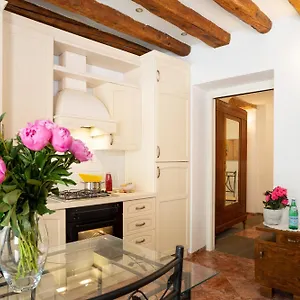 https://la-castellana-bergamo.italymilanhotels.net